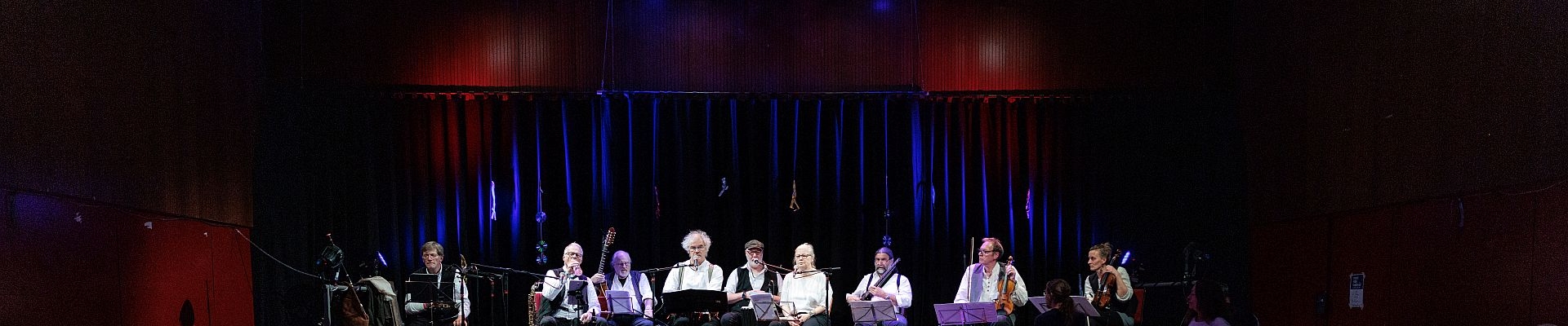 Klicken um die Schaltflächen oben zu zeigen oder zu verbergen