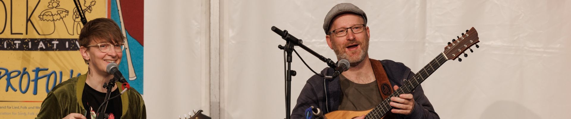 Klicken um die Schaltflächen oben zu zeigen oder zu verbergen